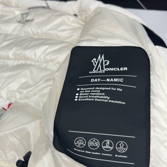 Moncler Grenoble Vailly Zip-Up Quilted Jacket - Picture 12 of 16